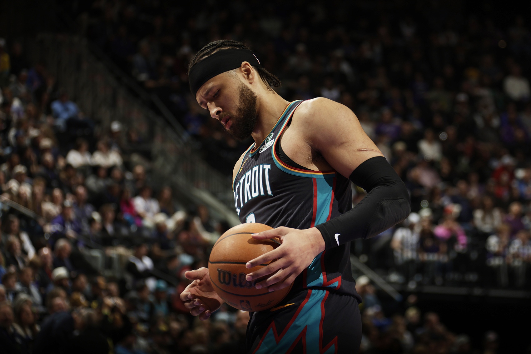 bsports-16中3&amp;三分7中0得10分！奥特：我们换防坎宁安对他进行持球压迫