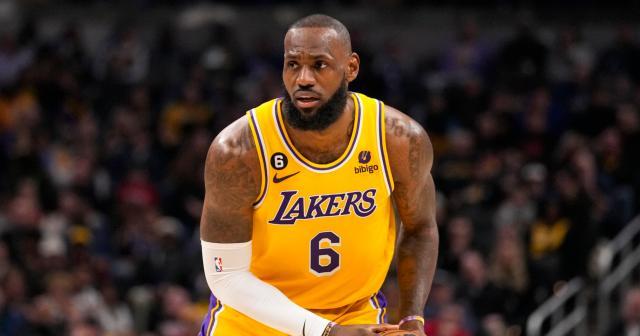 bsport-詹姆斯因伤缺席湖人战勇士 脚伤恐贯穿整个赛季