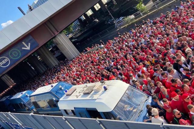 b体育-欧足联声明:拥堵由假票球迷引发 同情受此影响者